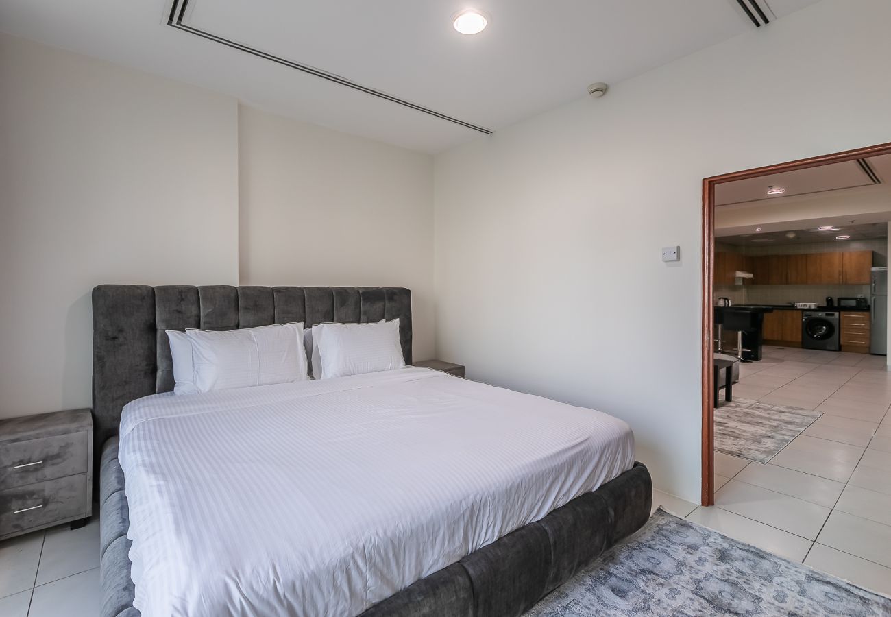 Apartment in Dubai - Renovated 2 BDR apartment I Dubai Marina I Near Metro