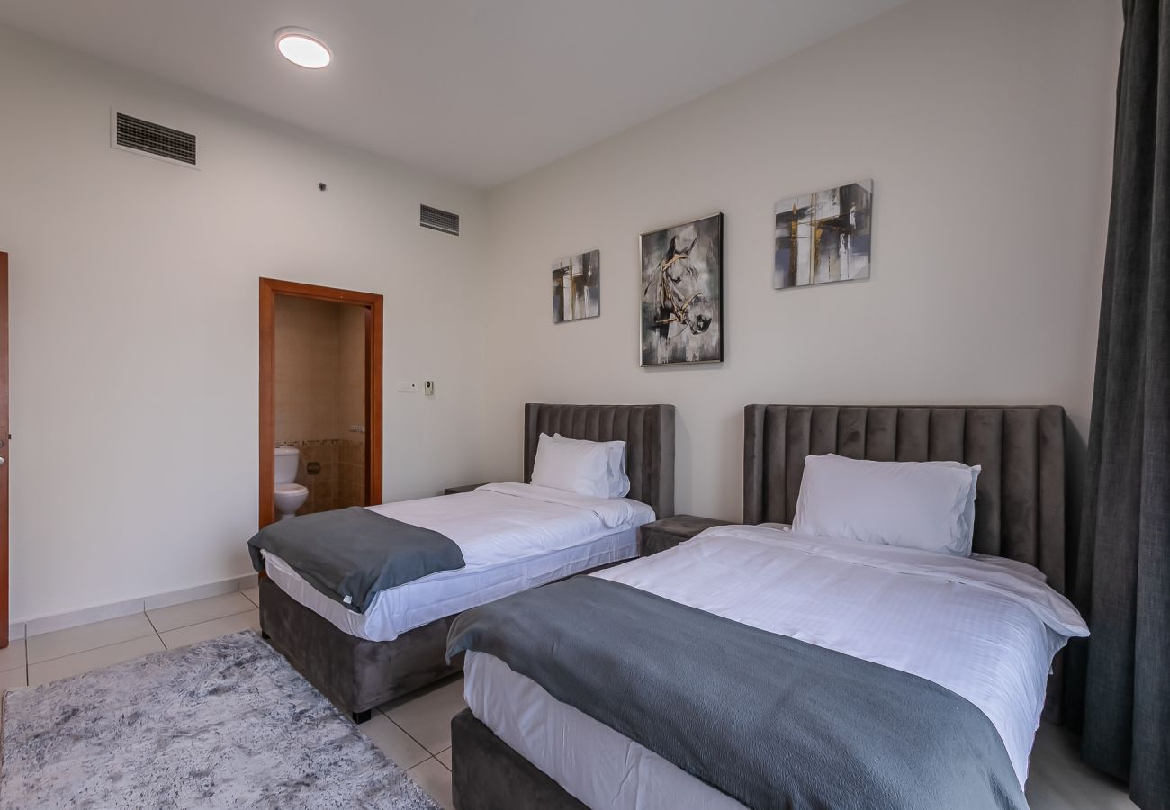 Apartment in Dubai - Renovated 2 BDR apartment I Dubai Marina I Near Metro