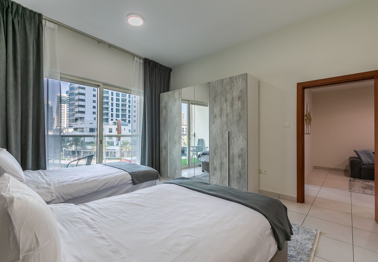 Apartment in Dubai - Renovated 2 BDR apartment I Dubai Marina I Near Metro