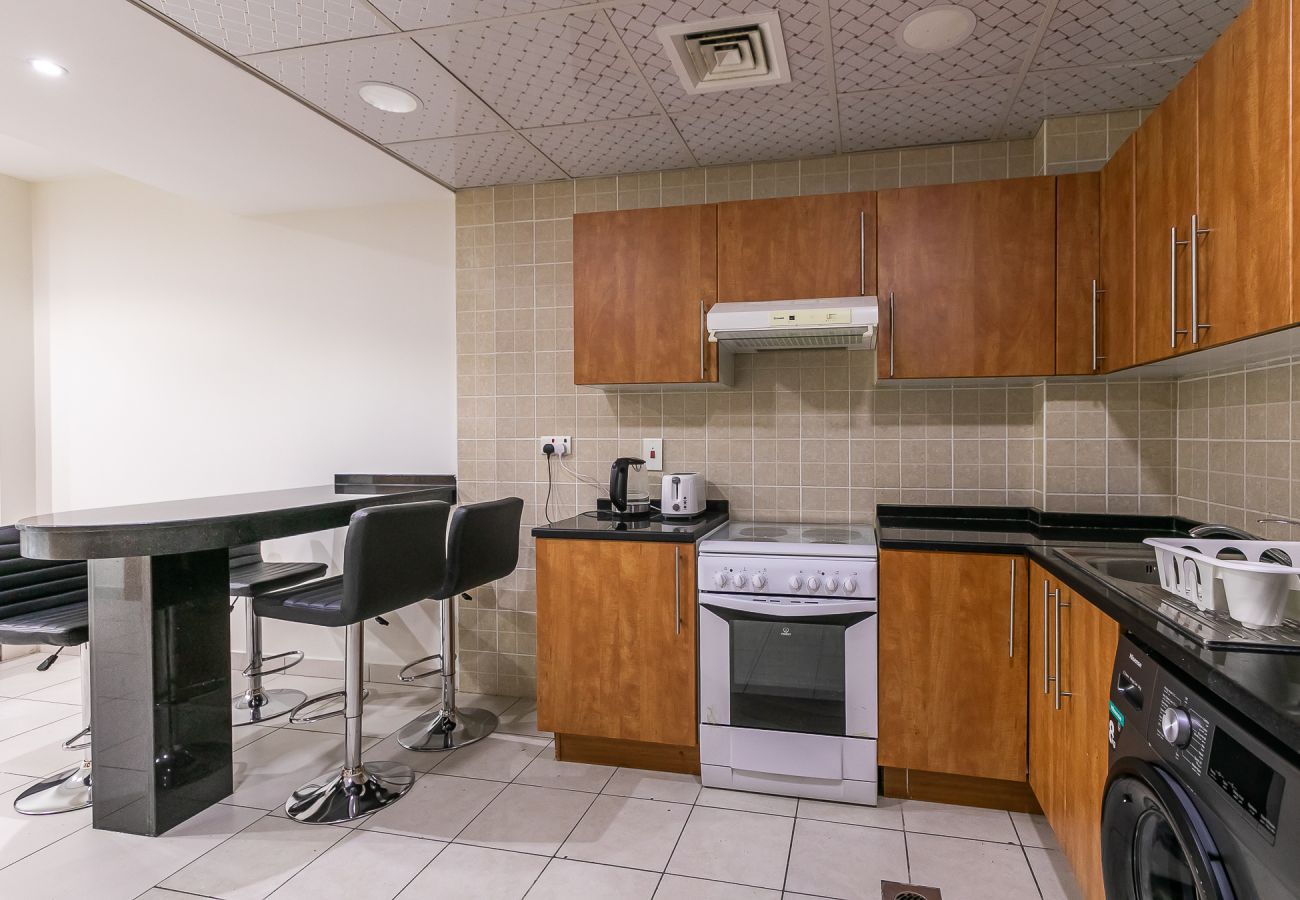 Apartment in Dubai - Renovated 2 BDR apartment I Dubai Marina I Near Metro