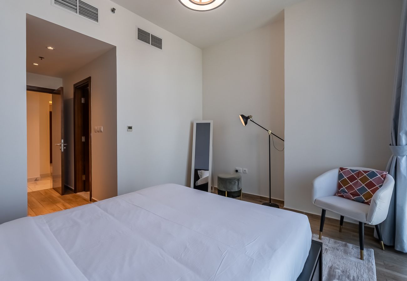 Apartment in Dubai - Elegant 3-Bedroom Apartment with Maid’s Room in Noora Tower – Al Habtoor City