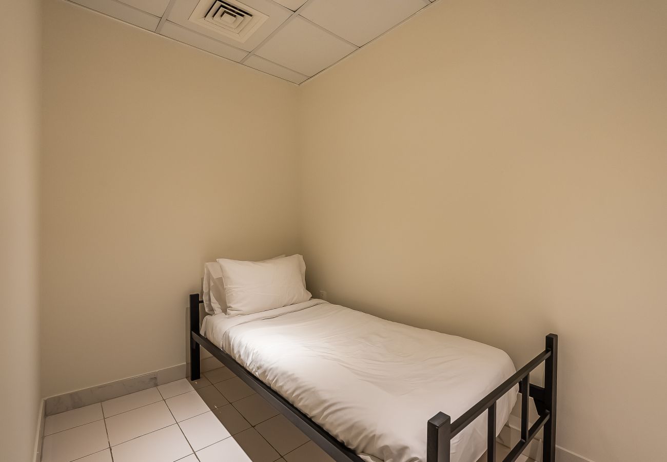 Apartment in Dubai - Elegant 3-Bedroom Apartment with Maid’s Room in Noora Tower – Al Habtoor City