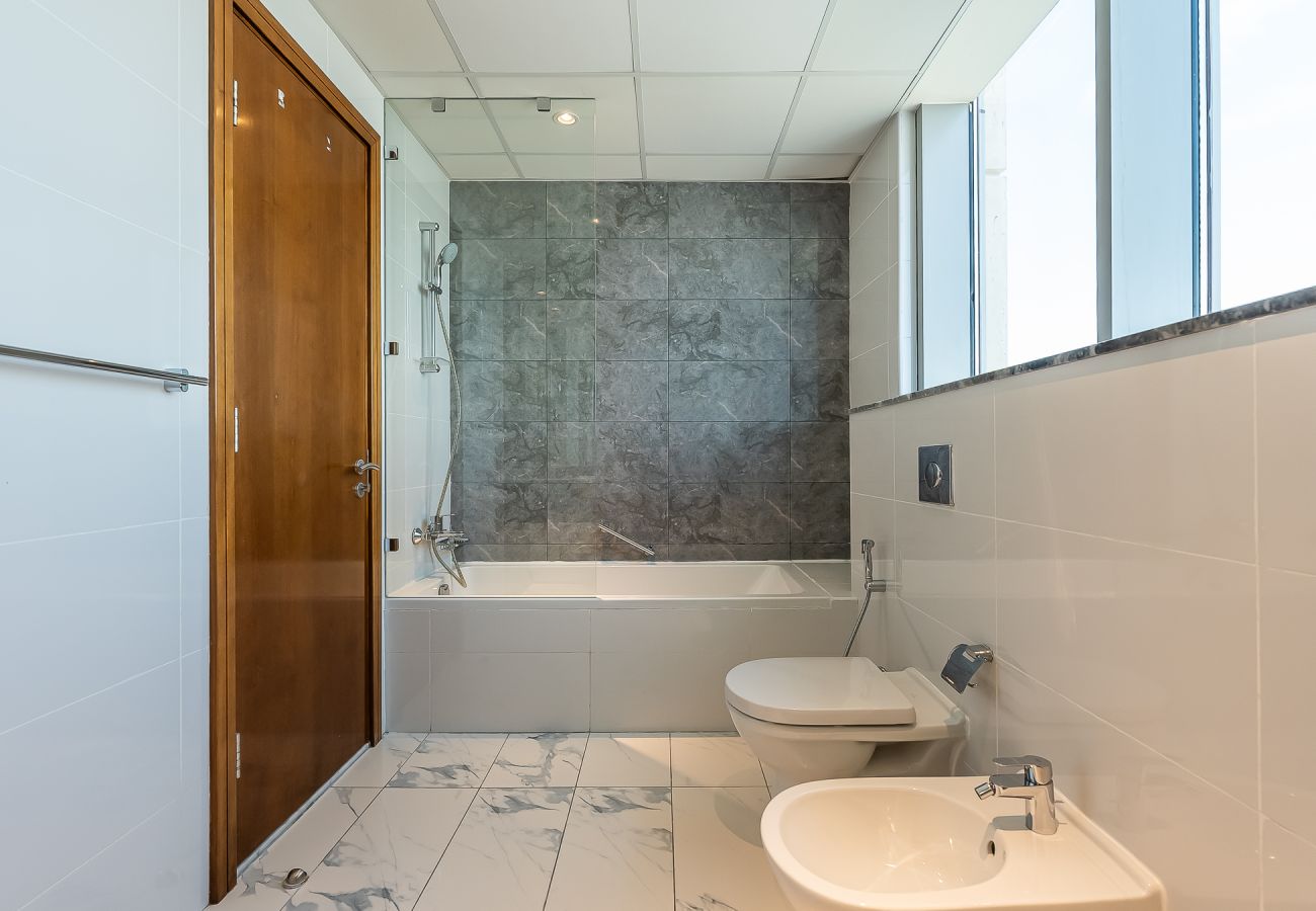 Apartment in Dubai - Elegant 3-Bedroom Apartment with Maid’s Room in Noora Tower – Al Habtoor City
