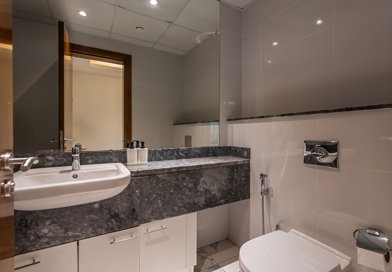 Apartment in Dubai - Elegant 3-Bedroom Apartment with Maid’s Room in Noora Tower – Al Habtoor City