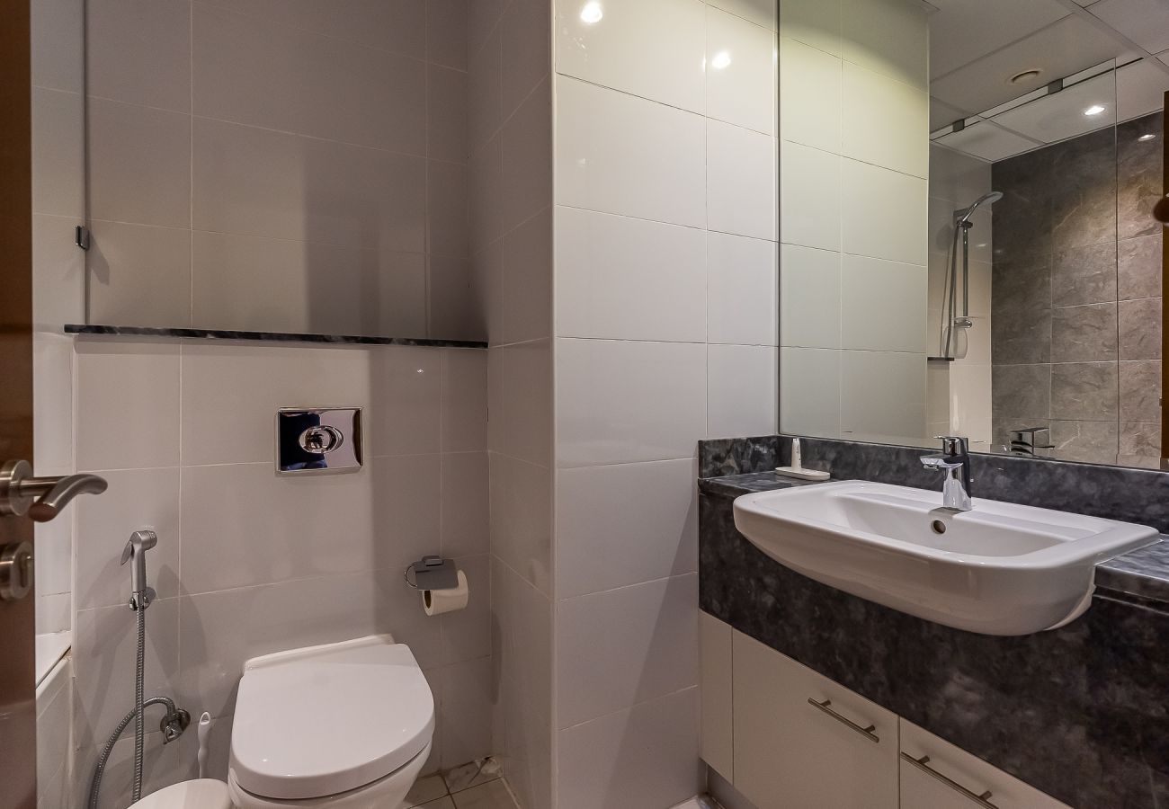 Apartment in Dubai - Elegant 3-Bedroom Apartment with Maid’s Room in Noora Tower – Al Habtoor City