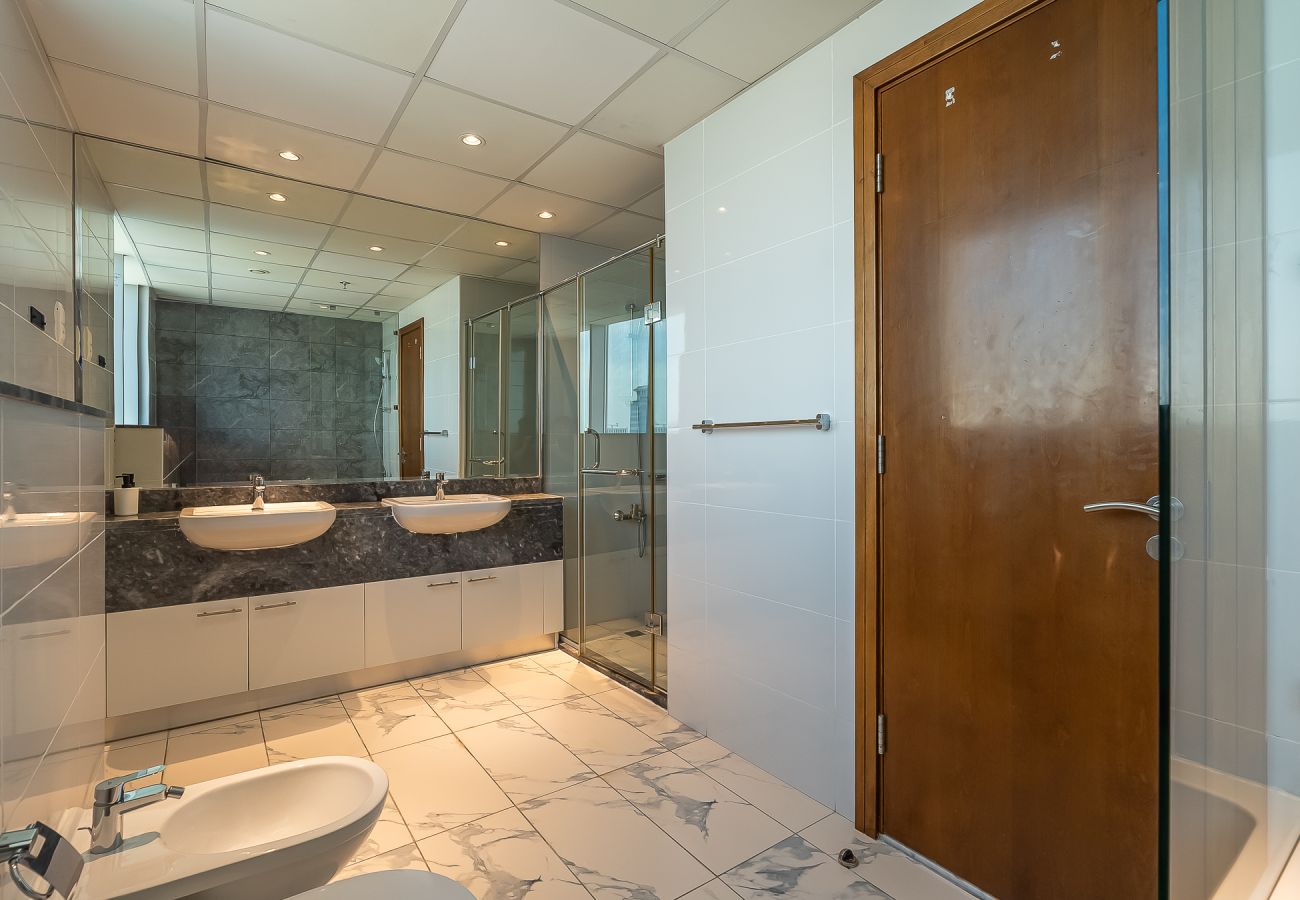 Apartment in Dubai - Elegant 3-Bedroom Apartment with Maid’s Room in Noora Tower – Al Habtoor City