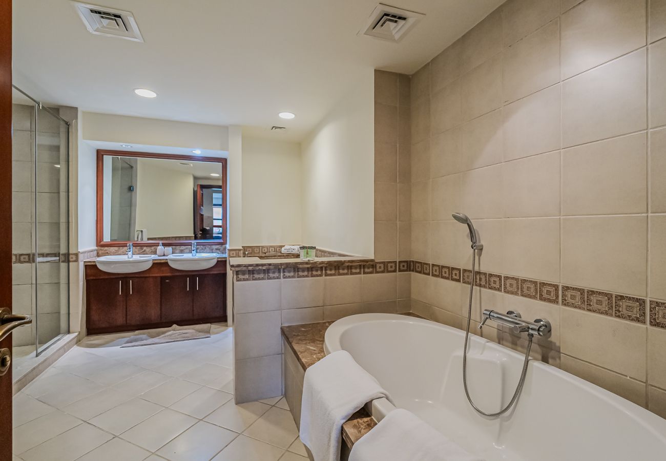 Apartment in Dubai - Apartment with Palm Jumeirah view I Golden Mile 