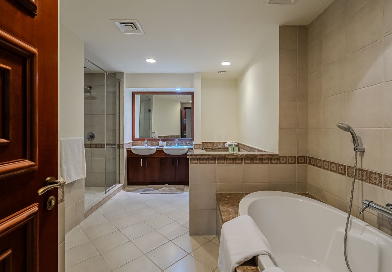 Apartment in Dubai - Apartment with Palm Jumeirah view I Golden Mile 