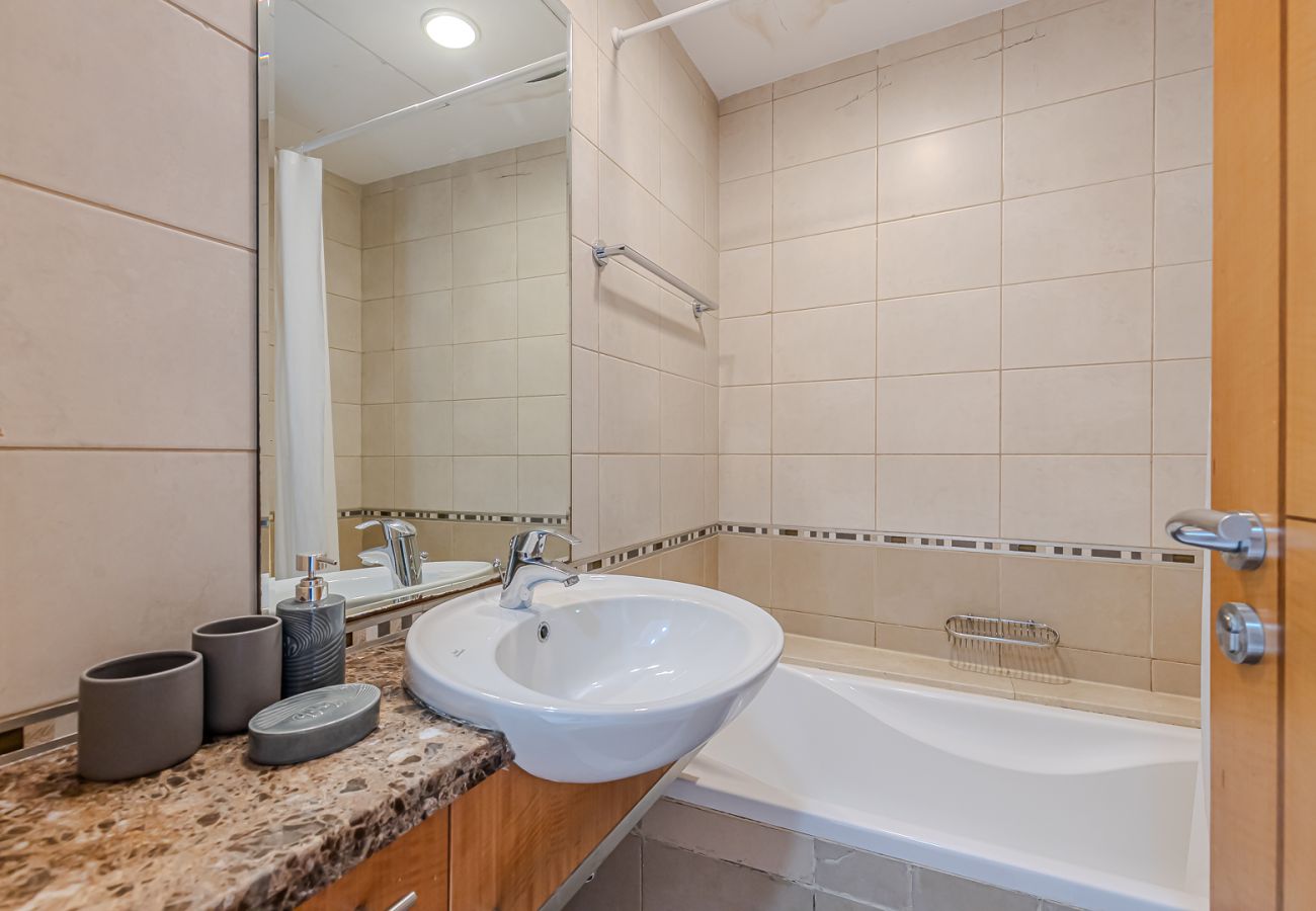 Apartment in Dubai - Spacious 3BDR Apartment in Marina with Office