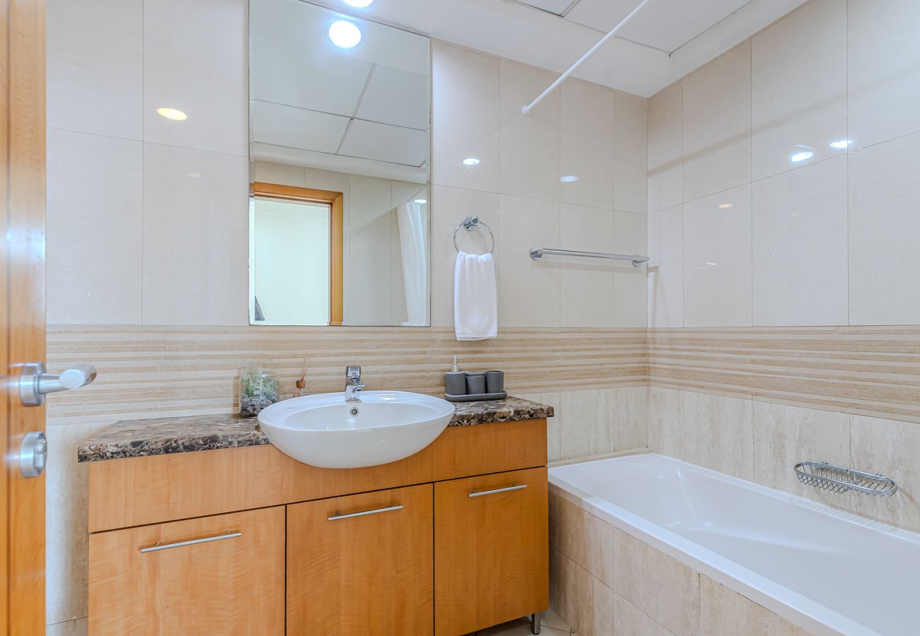Apartment in Dubai - Spacious 3BDR Apartment in Marina with Office