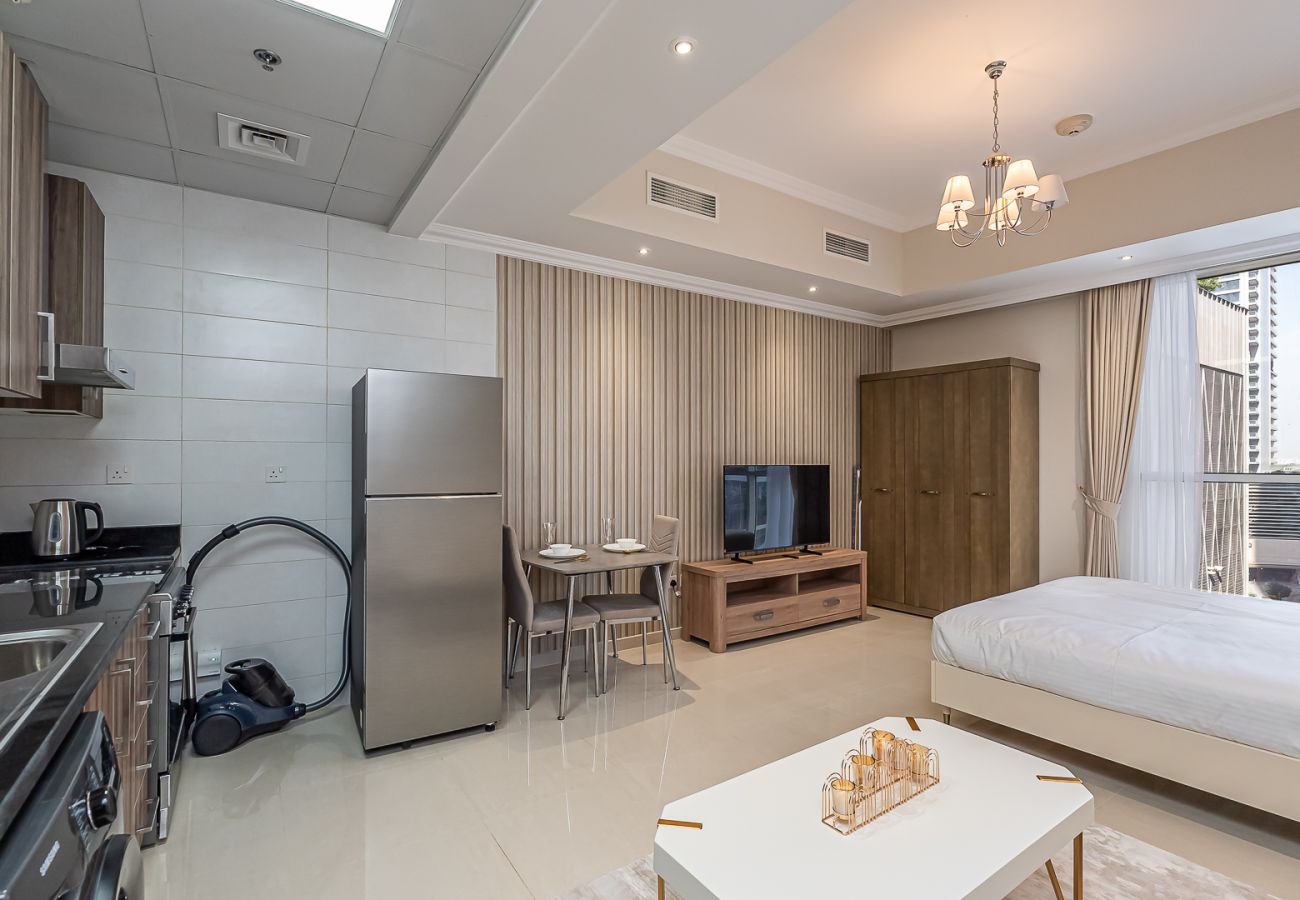 Apartment in Dubai - Bright & Stylish Studio Apartment in the Heart of Downtown Dubai
