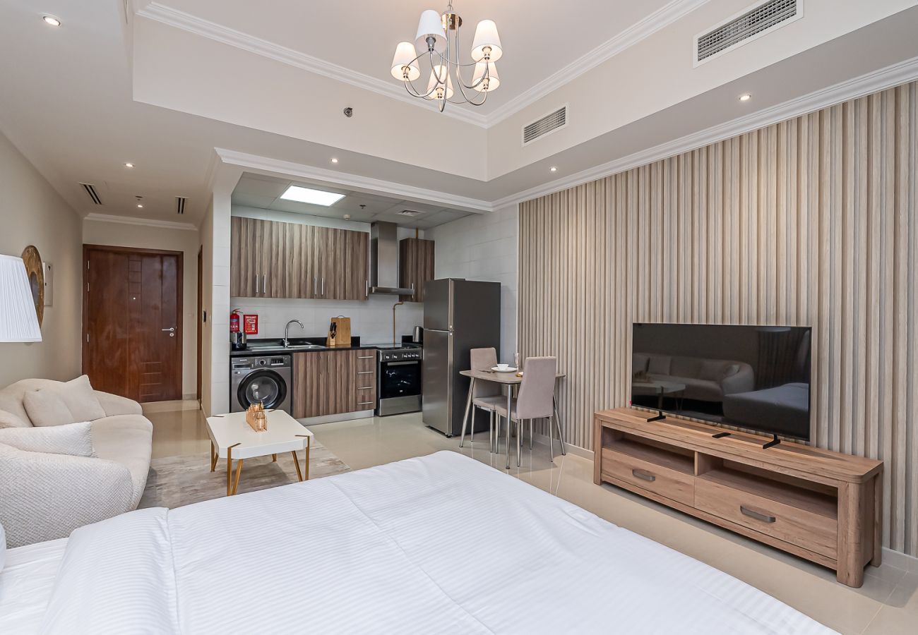 Apartment in Dubai - Bright & Stylish Studio Apartment in the Heart of Downtown Dubai