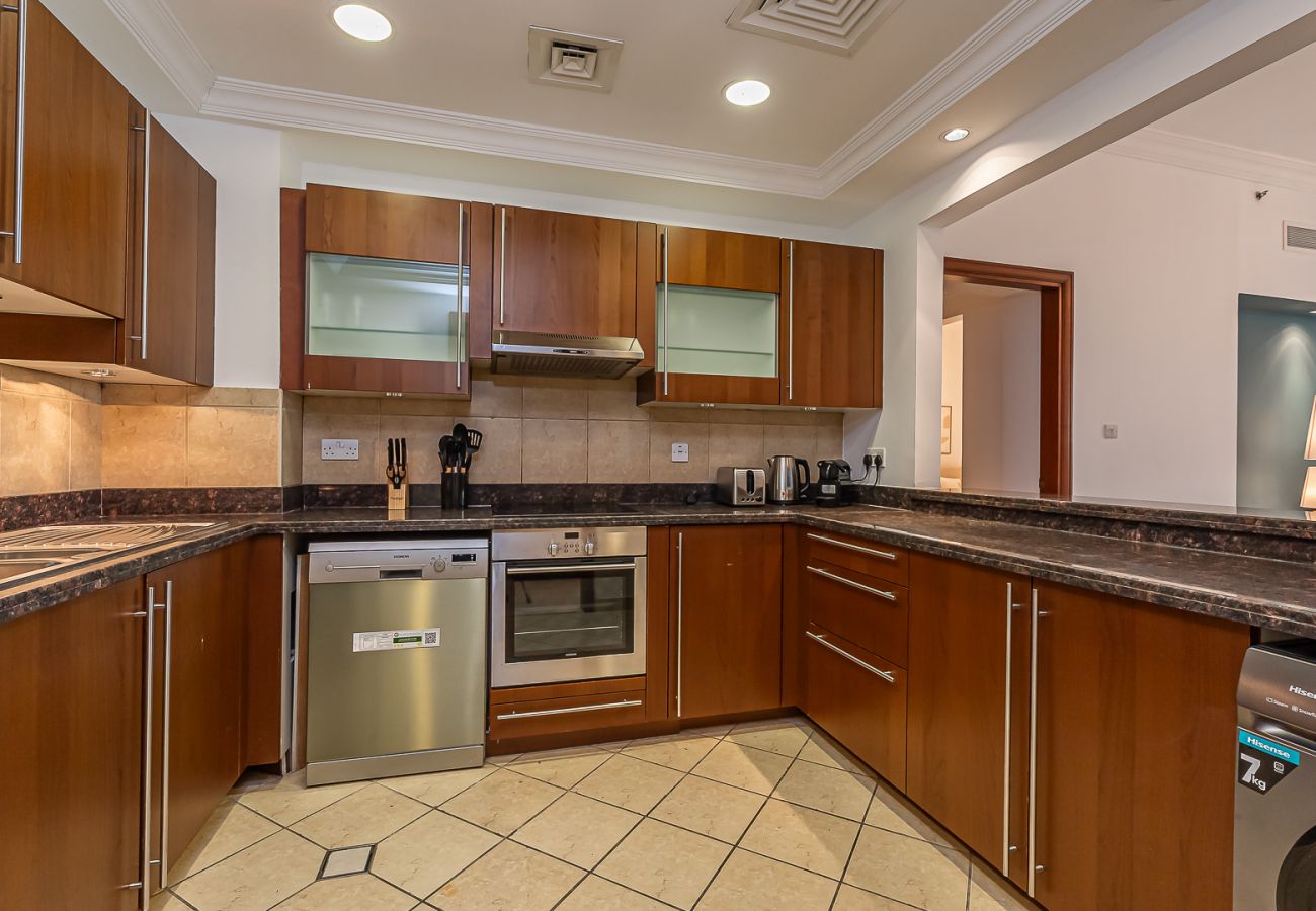 Apartment in Dubai - Elegant 1BDR apartment in Palm Jumeirah view I Golden Mile 