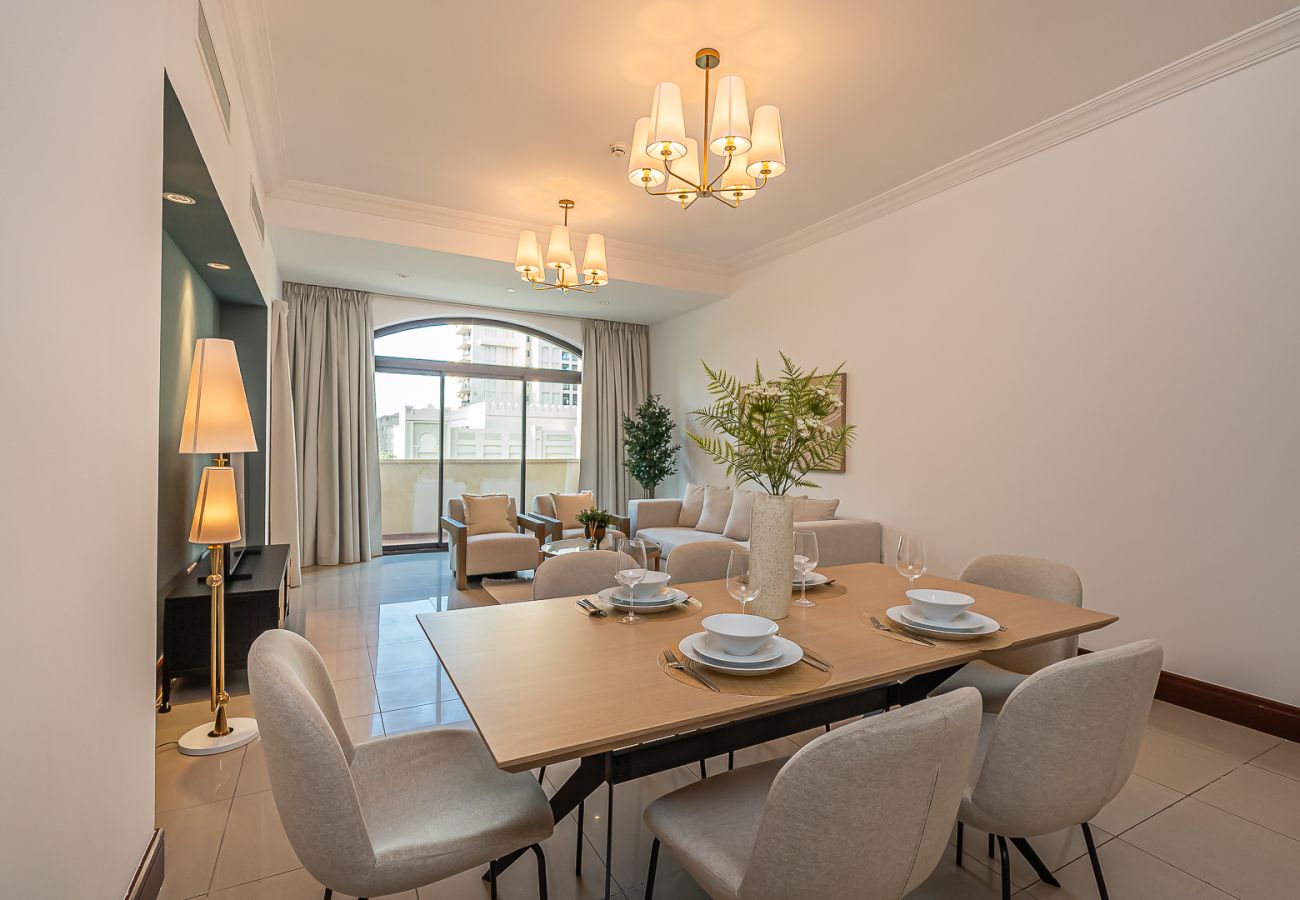 Apartment in Dubai - Elegant 1BDR apartment in Palm Jumeirah view I Golden Mile 
