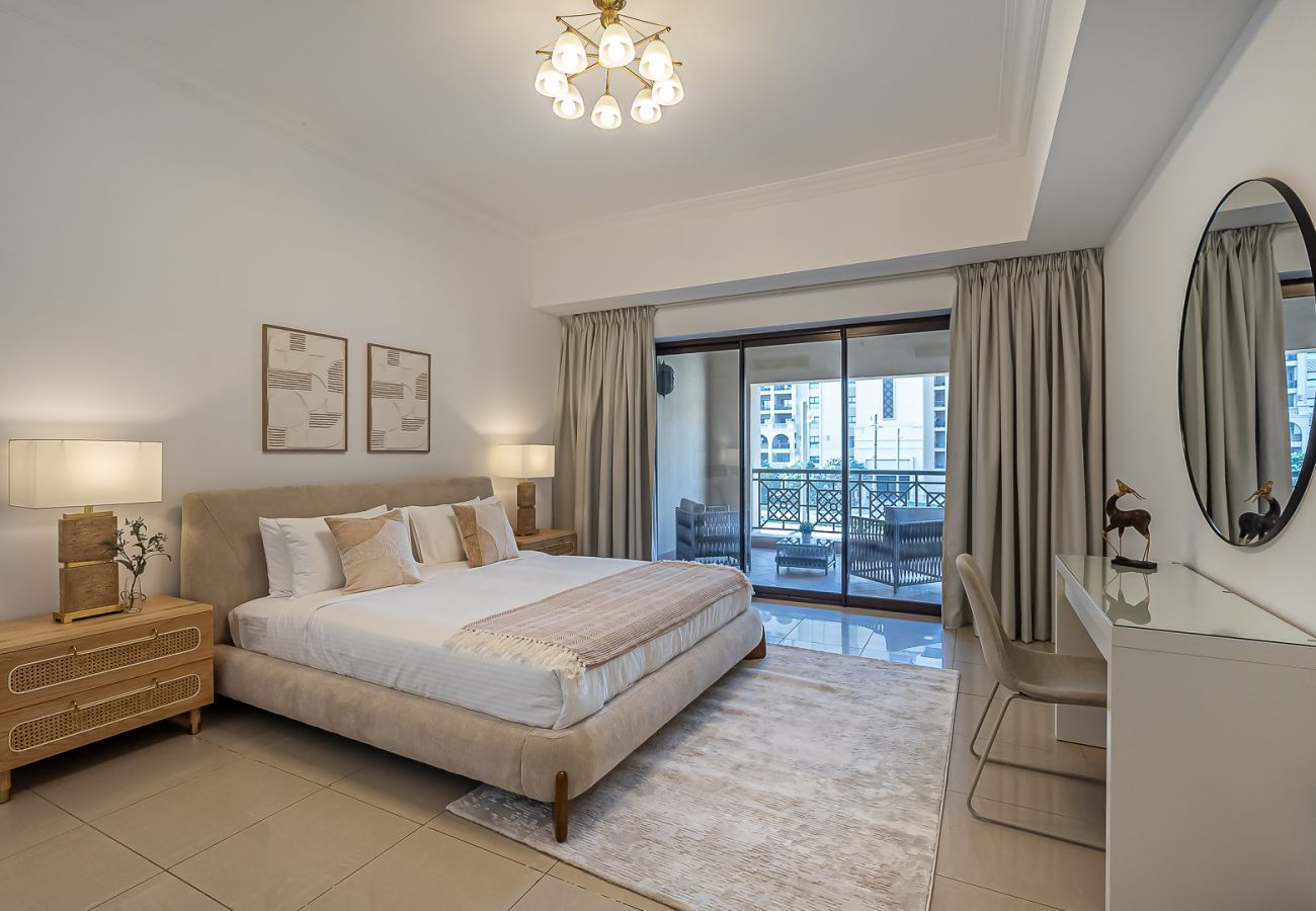 Apartment in Dubai - Elegant 1BDR apartment in Palm Jumeirah view I Golden Mile 