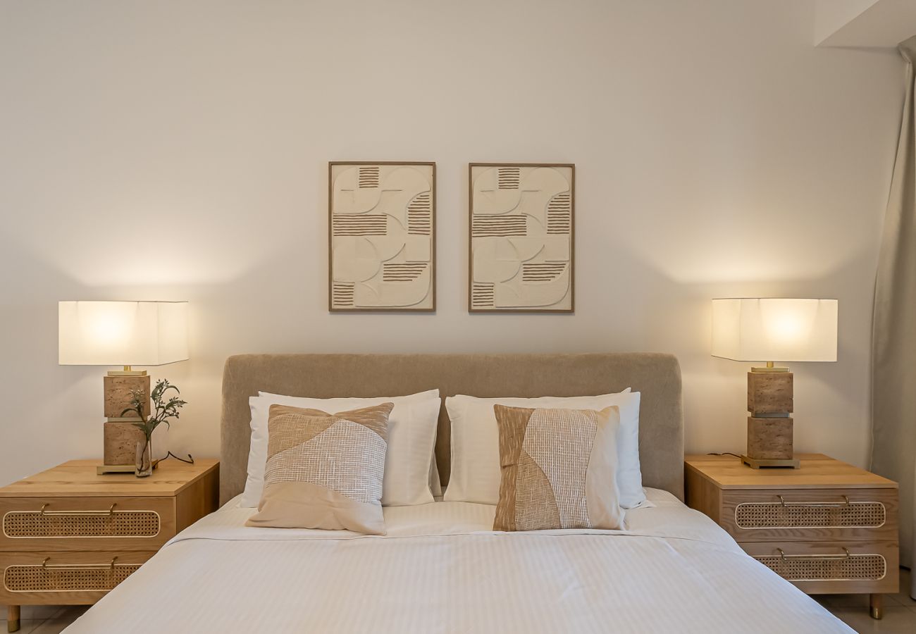 Apartment in Dubai - Elegant 1BDR apartment in Palm Jumeirah view I Golden Mile 
