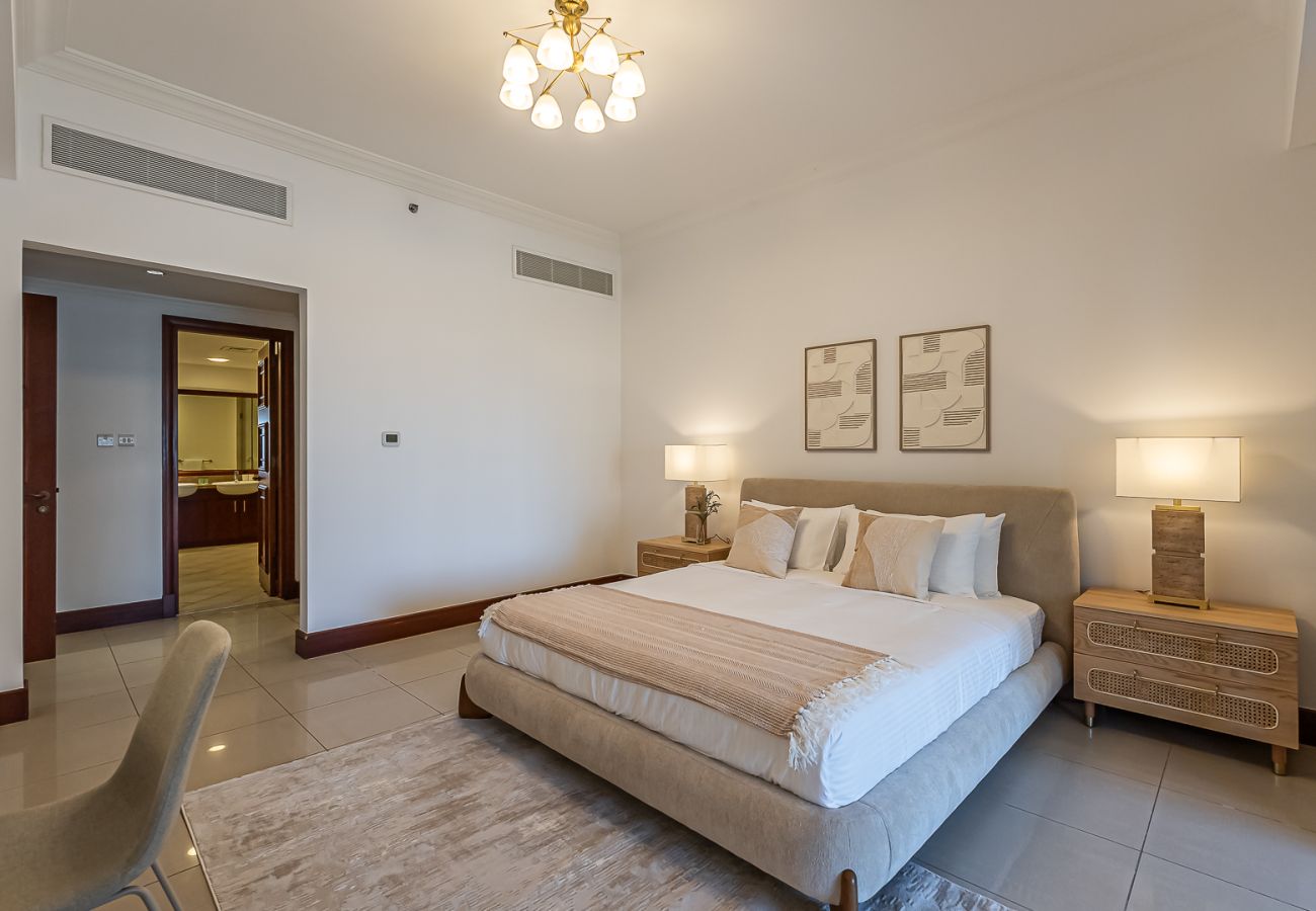 Apartment in Dubai - Elegant 1BDR apartment in Palm Jumeirah view I Golden Mile 