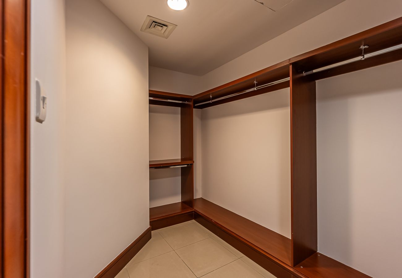 Apartment in Dubai - Elegant 1BDR apartment in Palm Jumeirah view I Golden Mile 