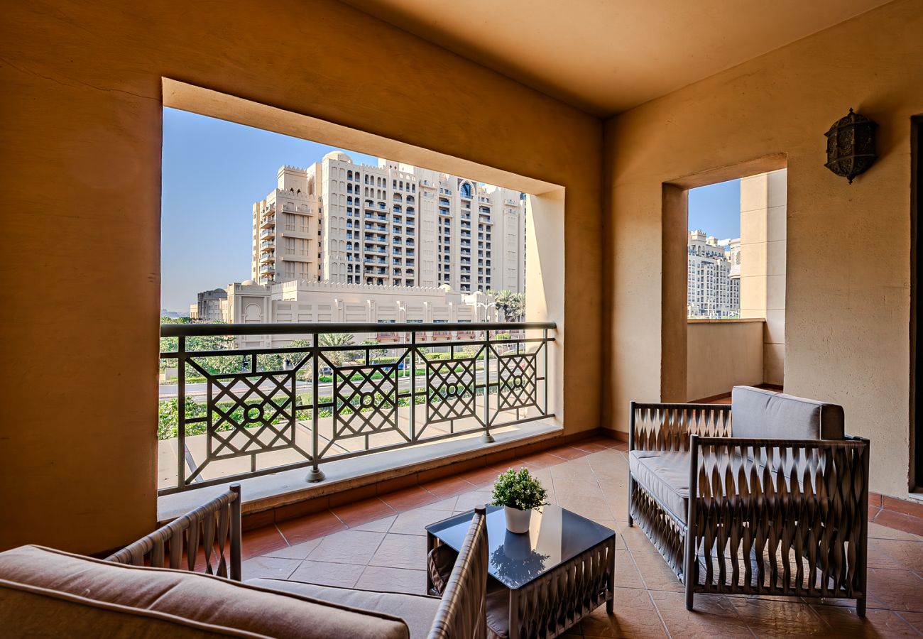 Apartment in Dubai - Elegant 1BDR apartment in Palm Jumeirah view I Golden Mile 