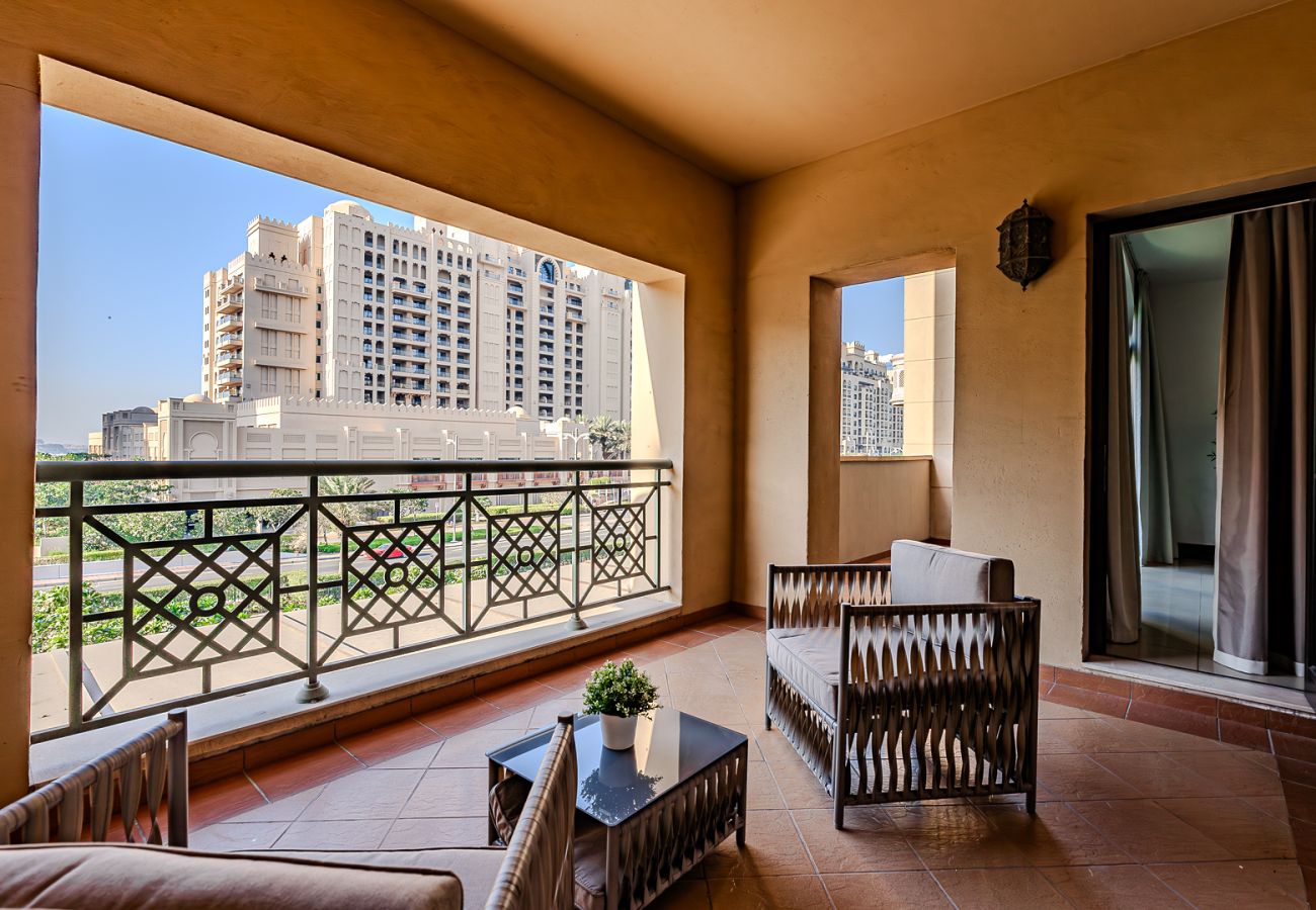 Apartment in Dubai - Elegant 1BDR apartment in Palm Jumeirah view I Golden Mile 