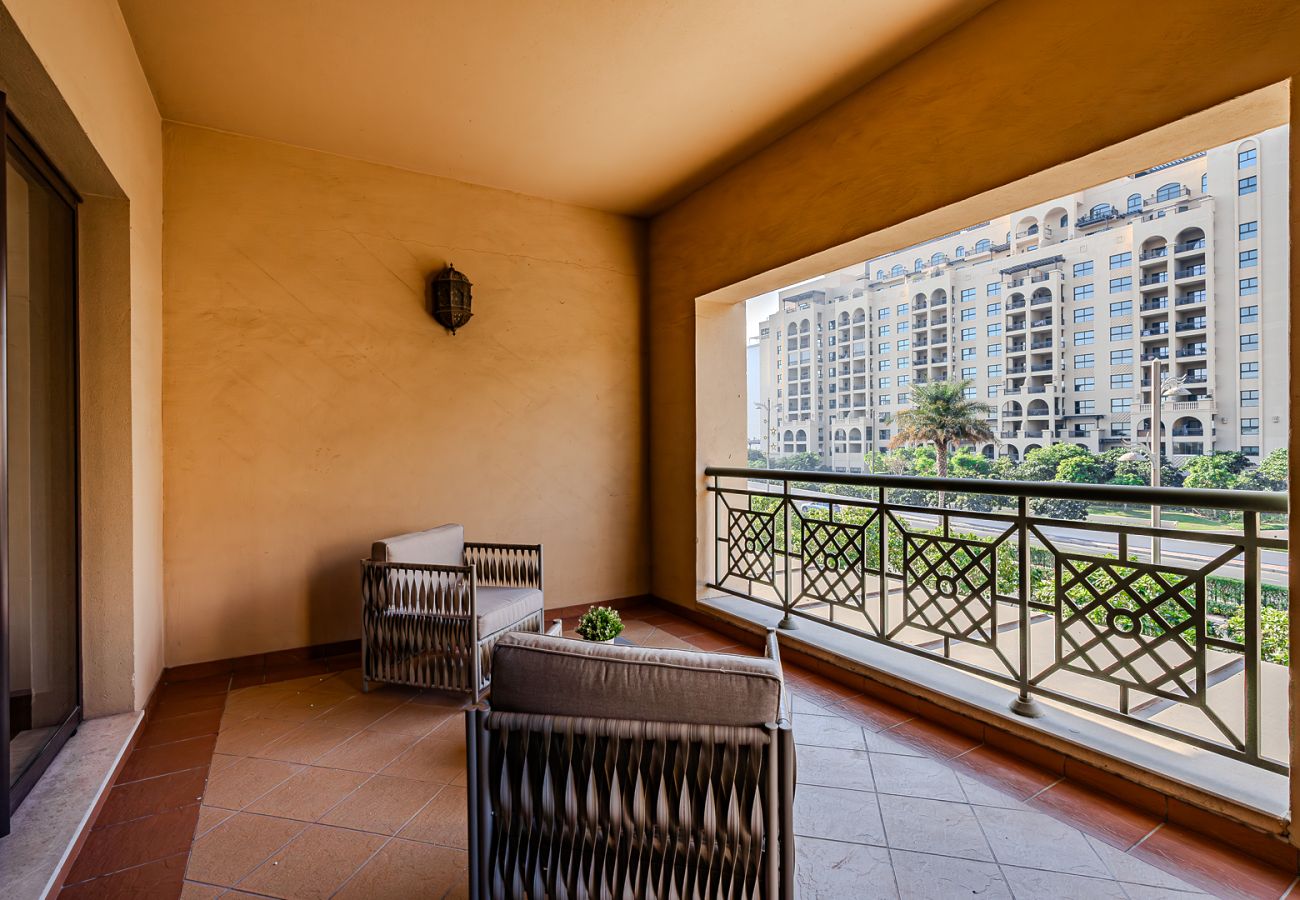 Apartment in Dubai - Elegant 1BDR apartment in Palm Jumeirah view I Golden Mile 
