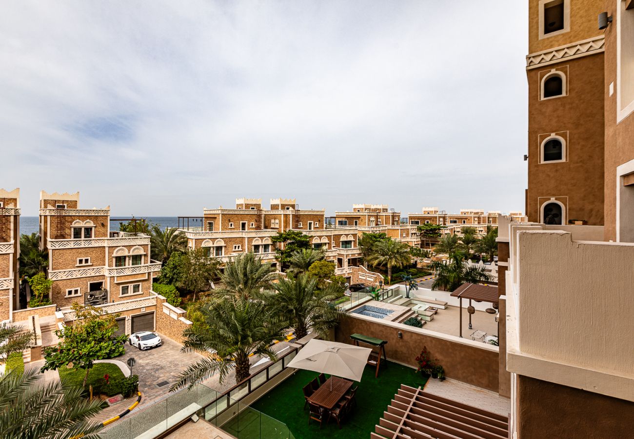 Apartment in Dubai - Renovated 3BDR in Palm Jumeirah
