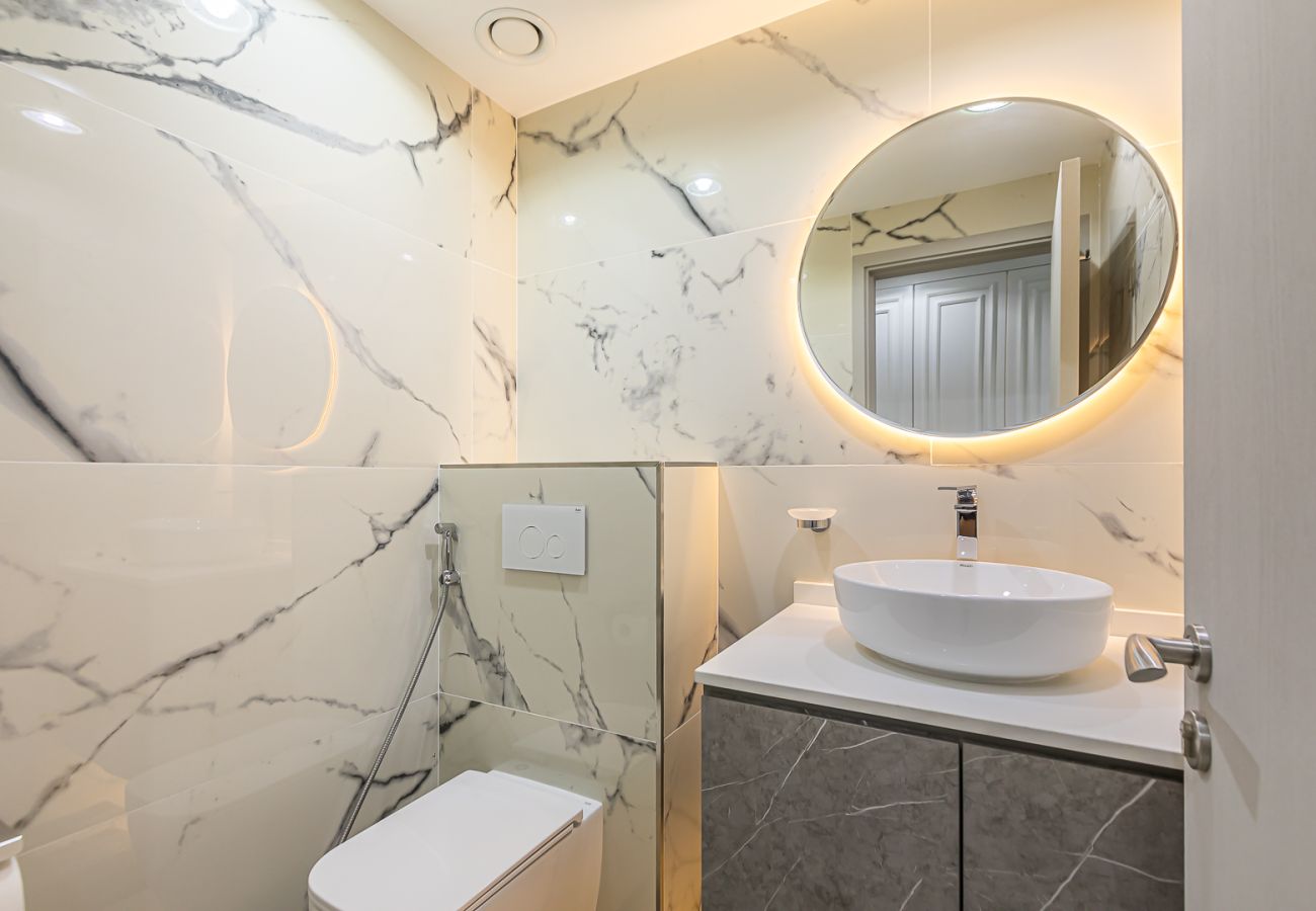 Apartment in Dubai - Chic & Functional 1-Bedroom Apartment in 29 Boulevard, Downtown Dubai
