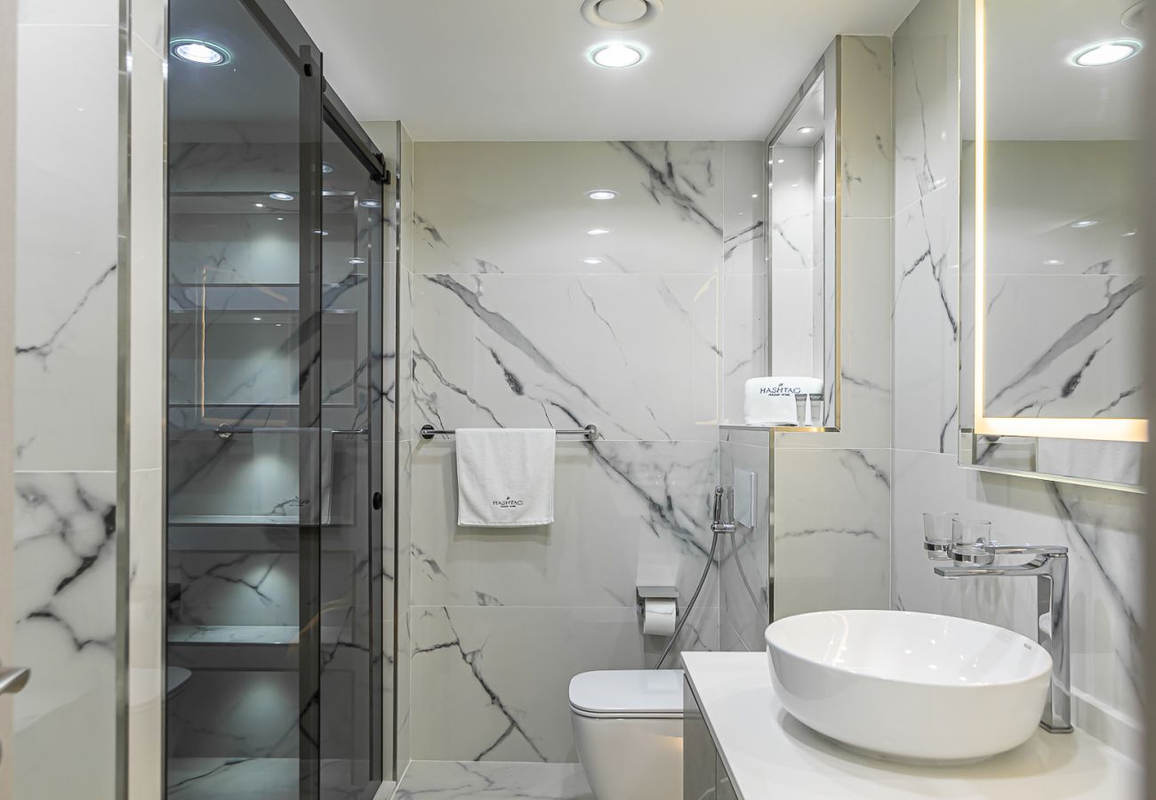 Apartment in Dubai - Chic & Functional 1-Bedroom Apartment in 29 Boulevard, Downtown Dubai