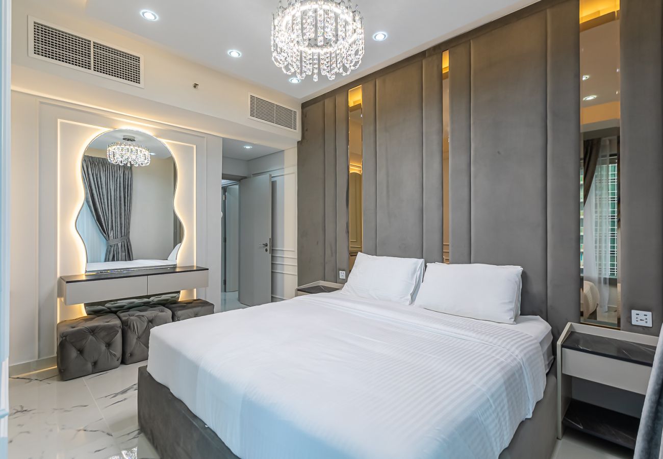 Apartment in Dubai - Chic & Functional 1-Bedroom Apartment in 29 Boulevard, Downtown Dubai