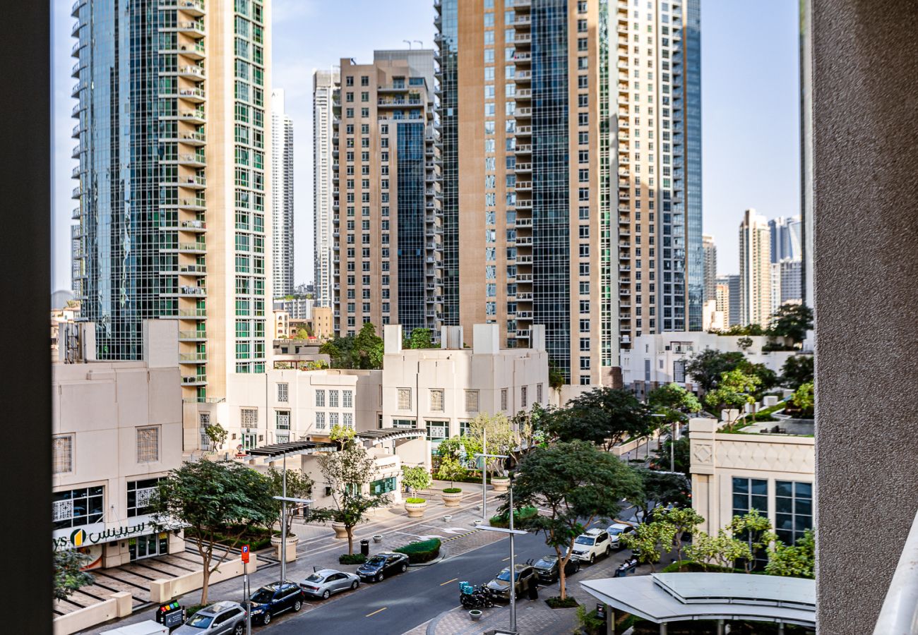 Apartment in Dubai - Chic & Functional 1-Bedroom Apartment in 29 Boulevard, Downtown Dubai