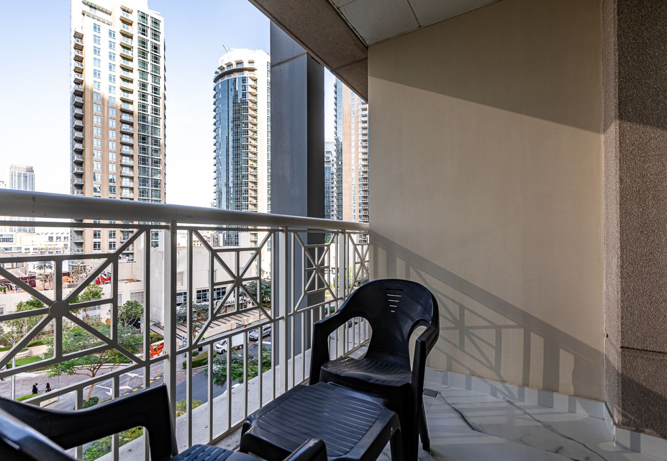 Apartment in Dubai - Chic & Functional 1-Bedroom Apartment in 29 Boulevard, Downtown Dubai