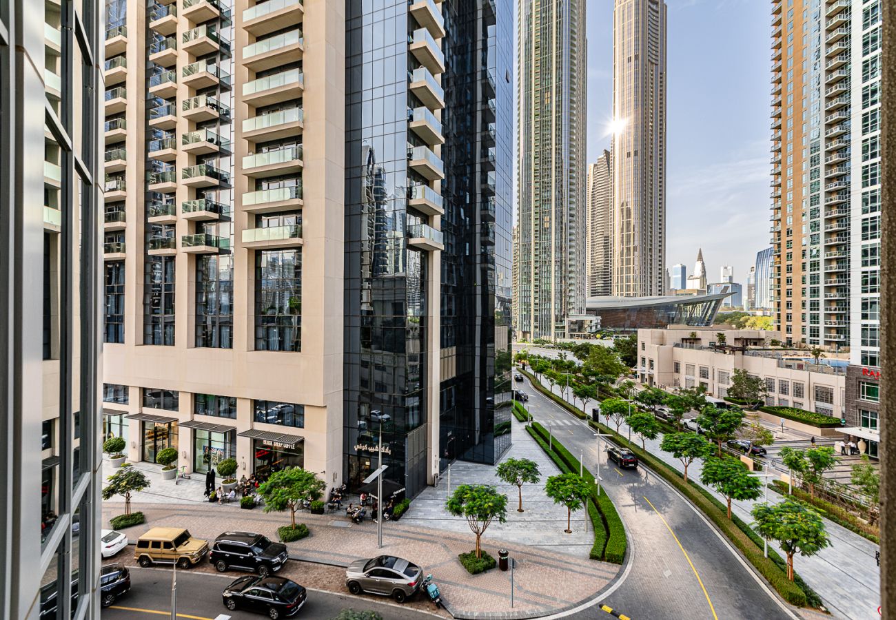 Apartment in Dubai - Chic & Functional 1-Bedroom Apartment in 29 Boulevard, Downtown Dubai