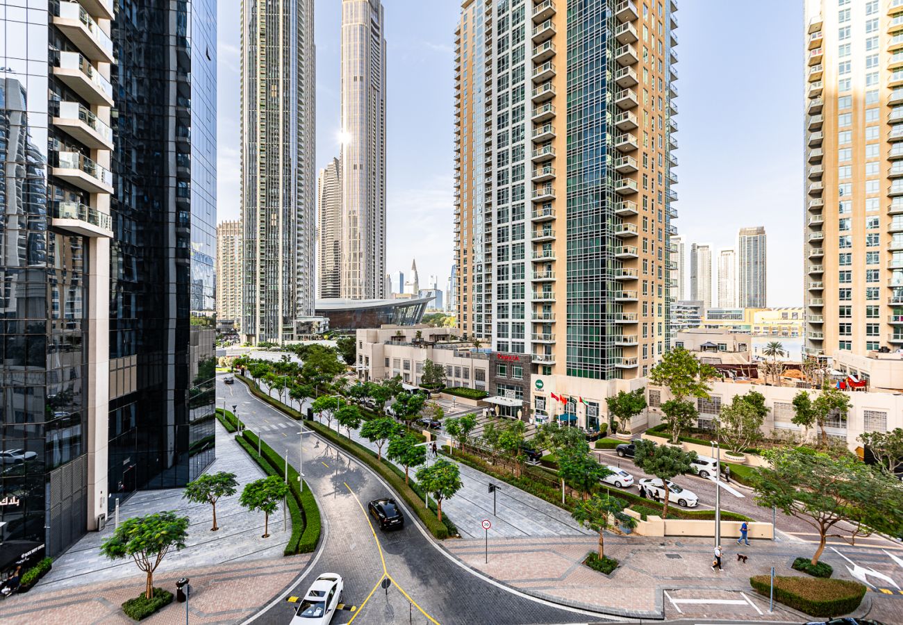 Apartment in Dubai - Chic & Functional 1-Bedroom Apartment in 29 Boulevard, Downtown Dubai