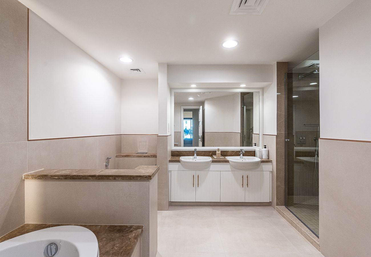Apartment in Dubai - 2BDR apartment with the balcony I Palm Jumeirah 