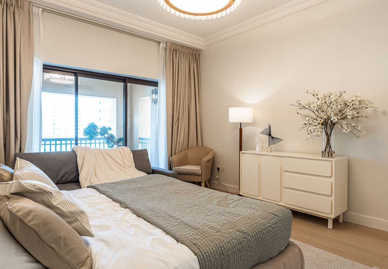 Apartment in Dubai - 2BDR apartment with the balcony I Palm Jumeirah 