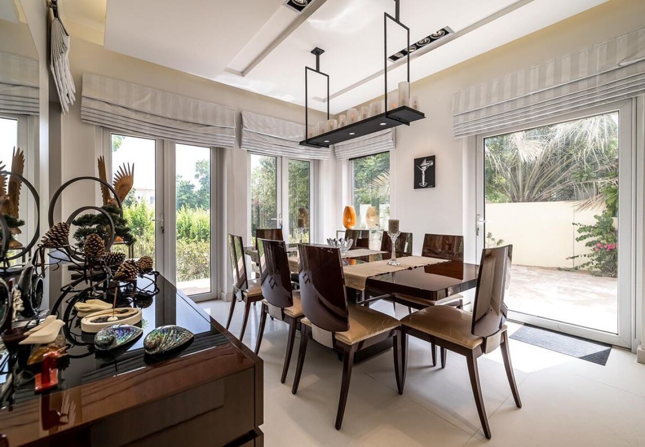 别墅 在 Dubai -  Luxury Villa in The Springs with Private Garden 
