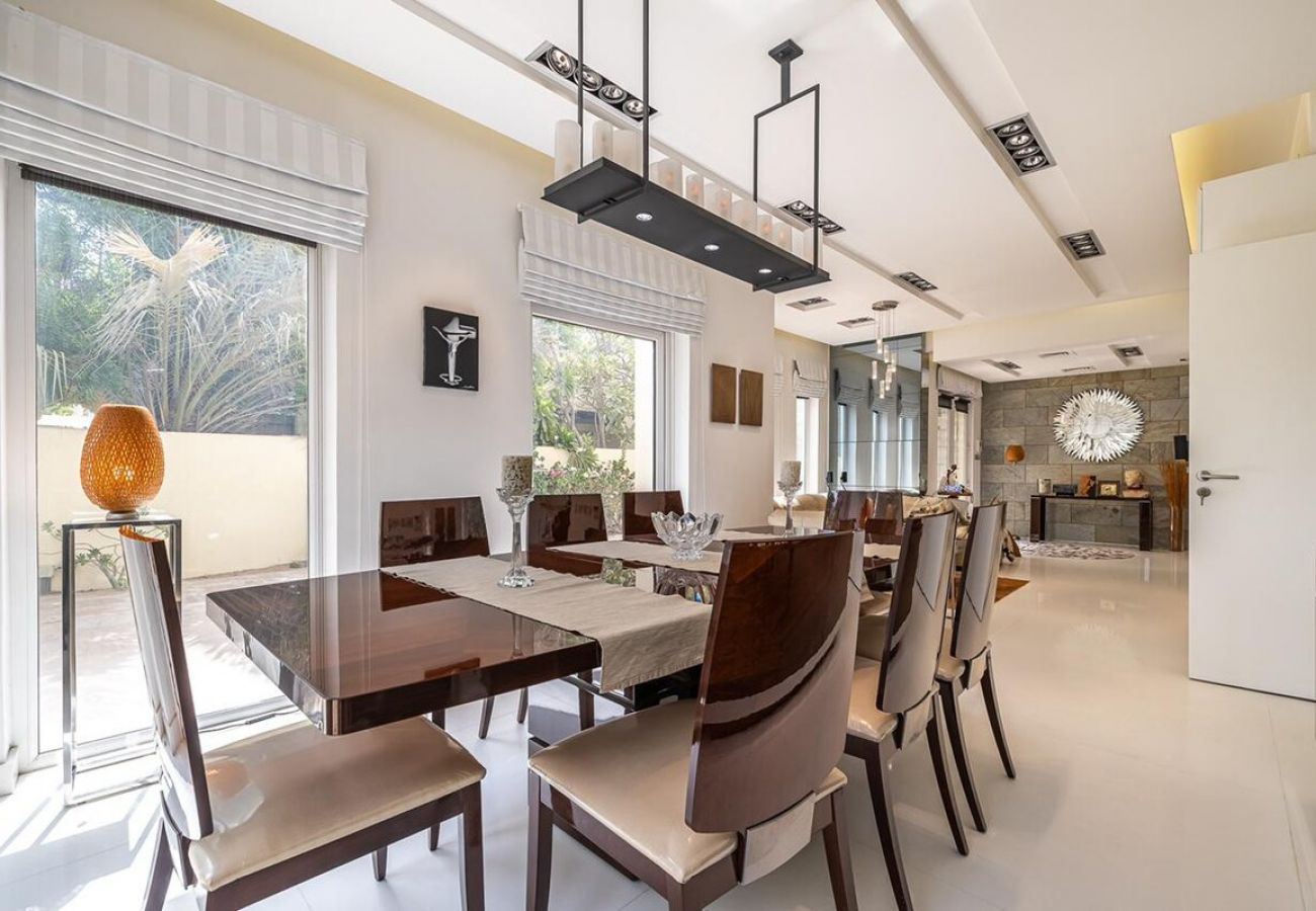 别墅 在 Dubai -  Luxury Villa in The Springs with Private Garden 