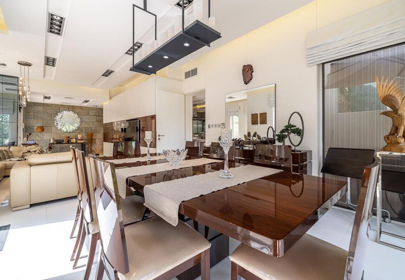 别墅 在 Dubai -  Luxury Villa in The Springs with Private Garden 