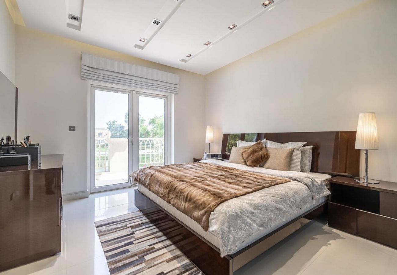 别墅 在 Dubai -  Luxury Villa in The Springs with Private Garden 