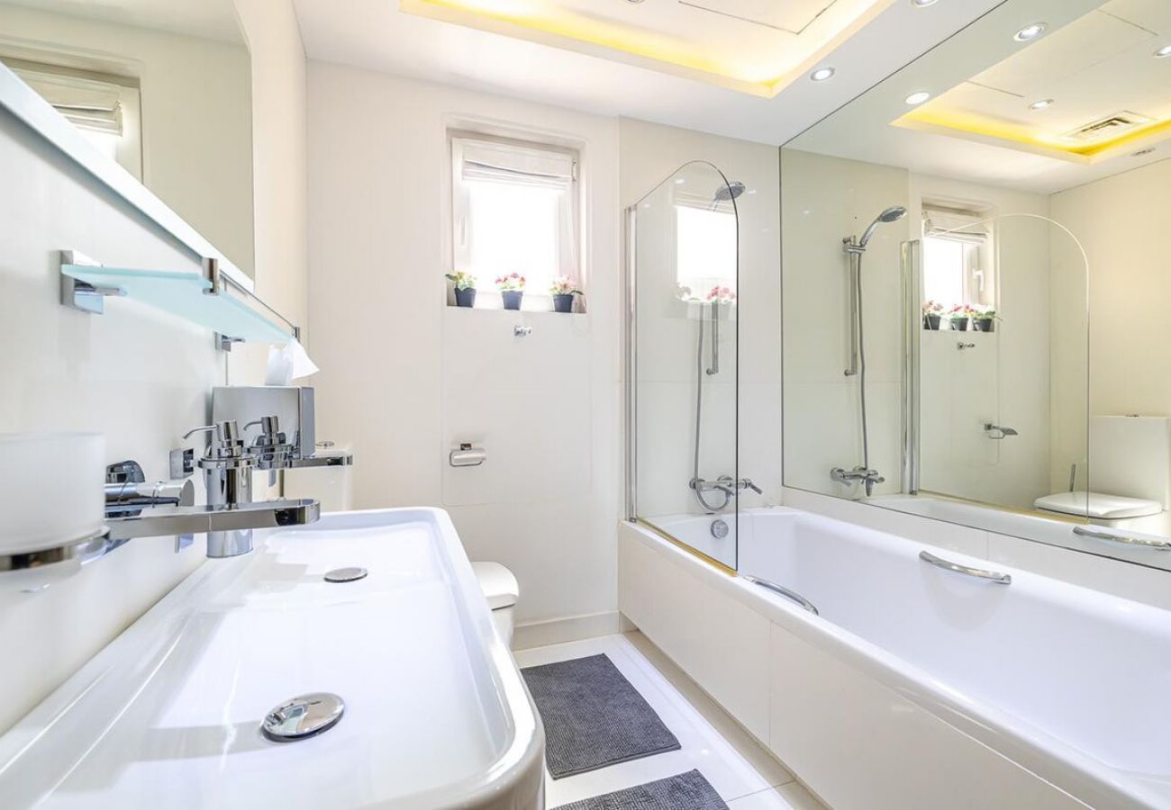 别墅 在 Dubai -  Luxury Villa in The Springs with Private Garden 