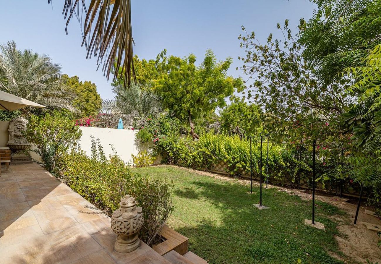 别墅 在 Dubai -  Luxury Villa in The Springs with Private Garden 