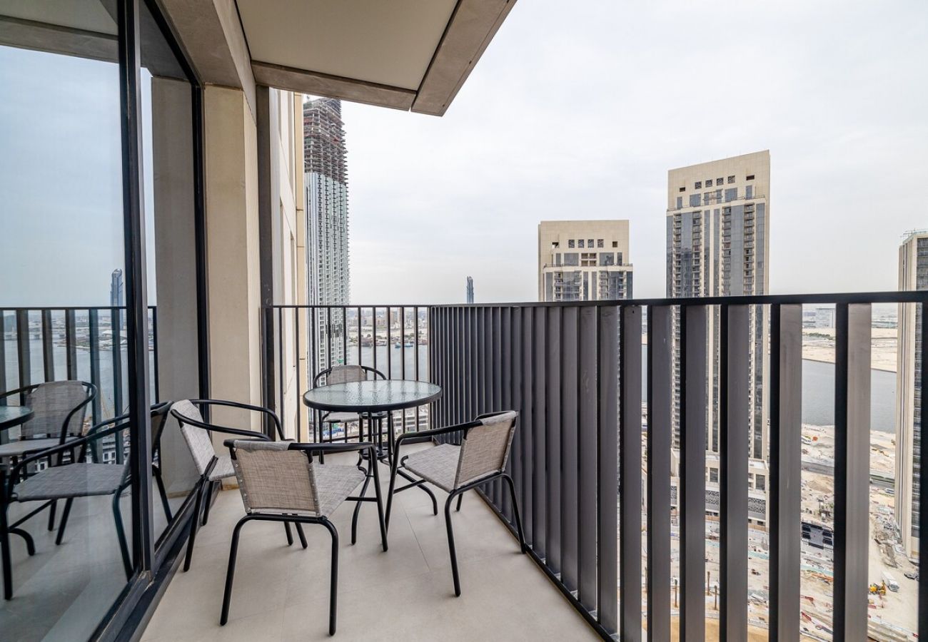 公寓 在 Dubai - HHH - Spacious 2BDR Apartment  / Lagoons View / Close to the Airport 