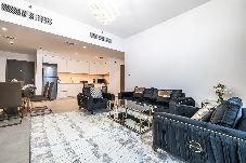 公寓 在 Dubai - HHH - Spacious 2BDR Apartment  /...