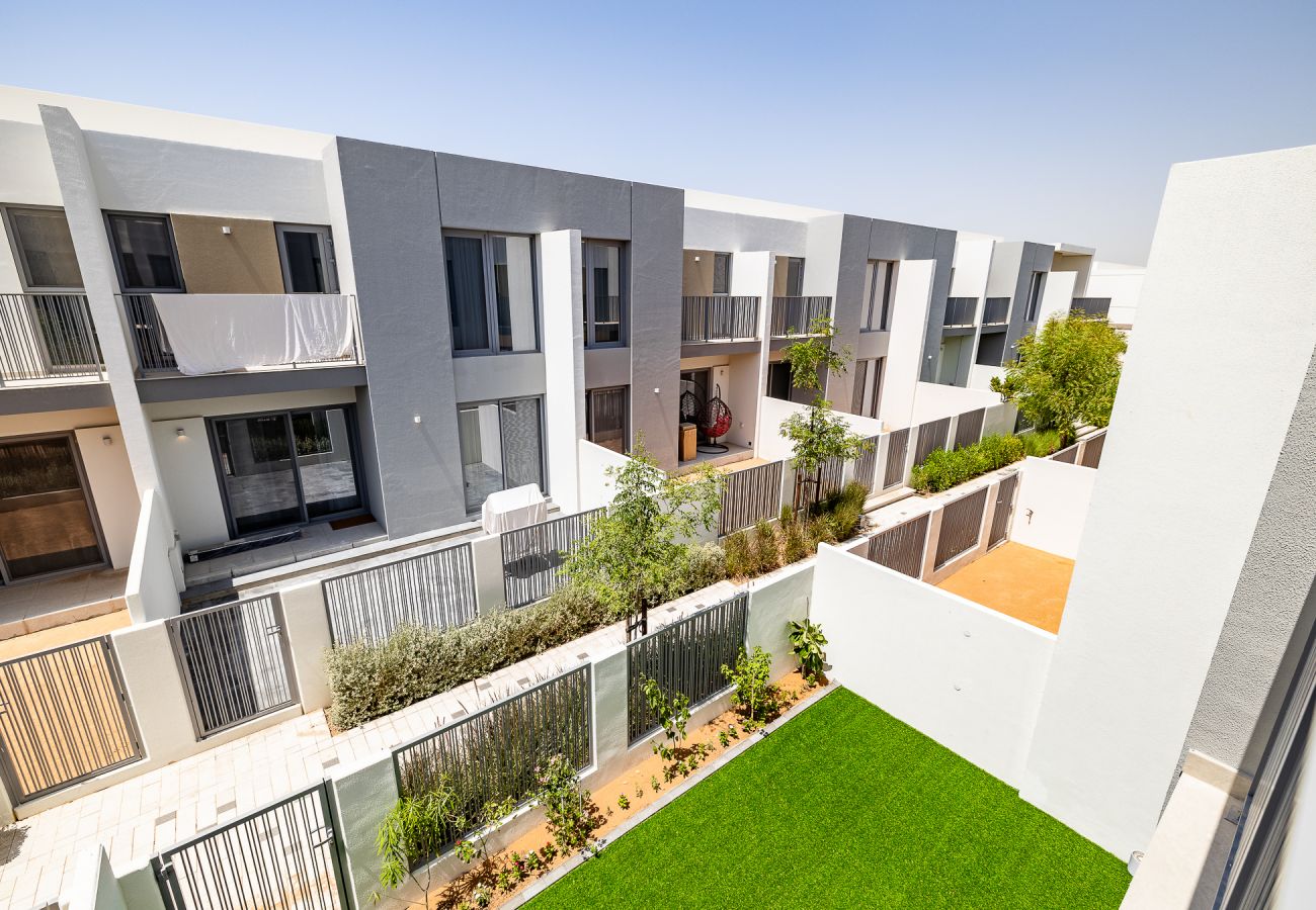 Townhouse 在 Dubai - Elegant villa with 3 BDR I Maid Room I Garden /B51