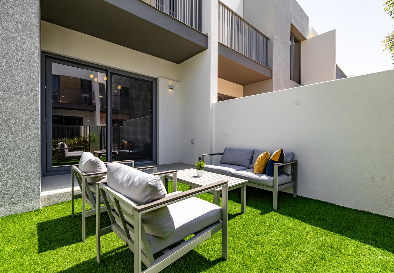 Townhouse 在 Dubai - Elegant villa with 3 BDR I Maid Room I Garden /B51