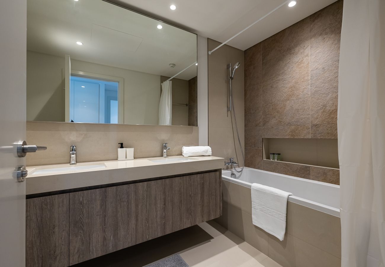 公寓 在 Dubai - 3BDR Apartment +  maid room I Burj Khalifa view I Downtown