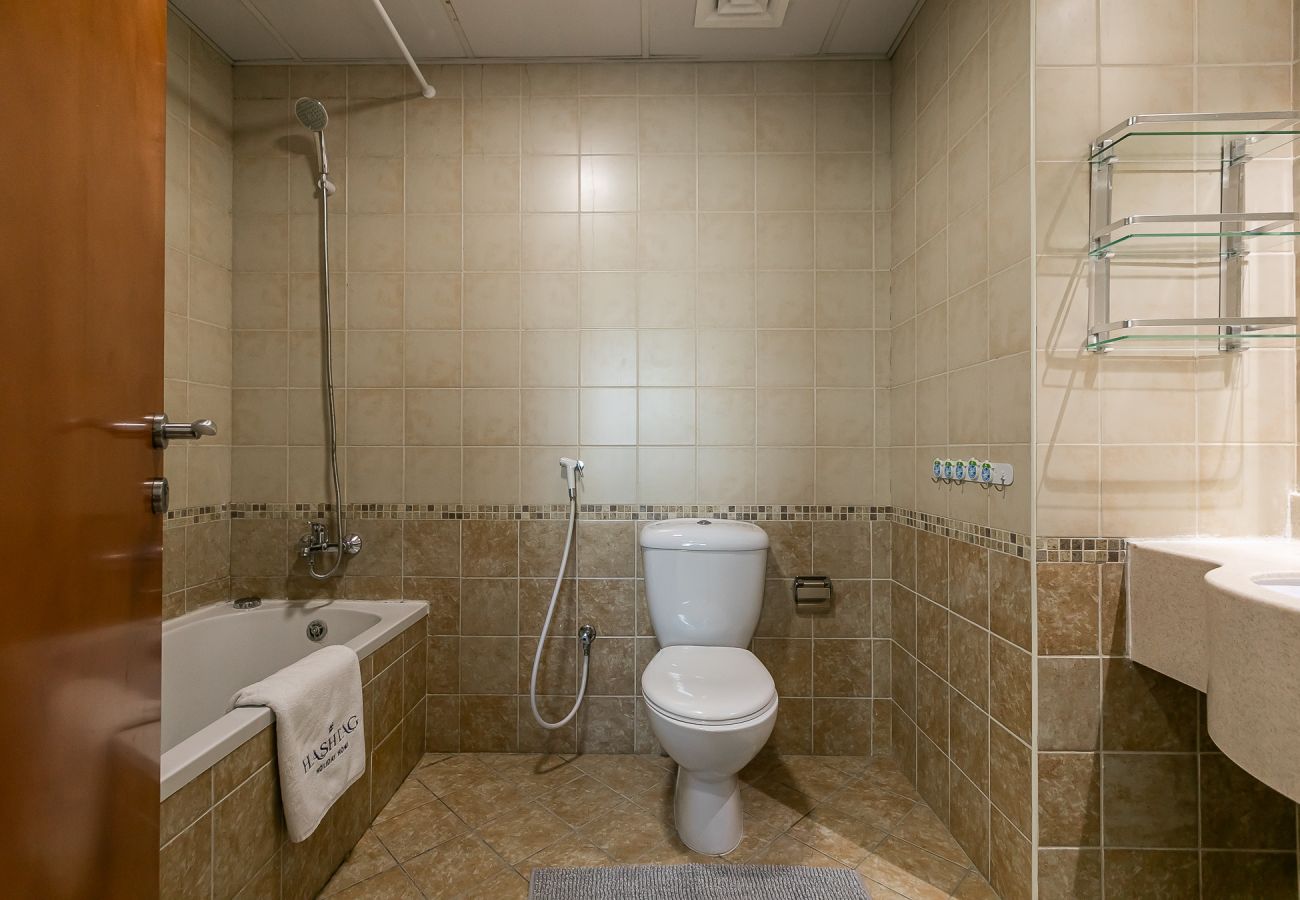 公寓 在 Dubai - Renovated 2 BDR apartment I Dubai Marina I Near Metro