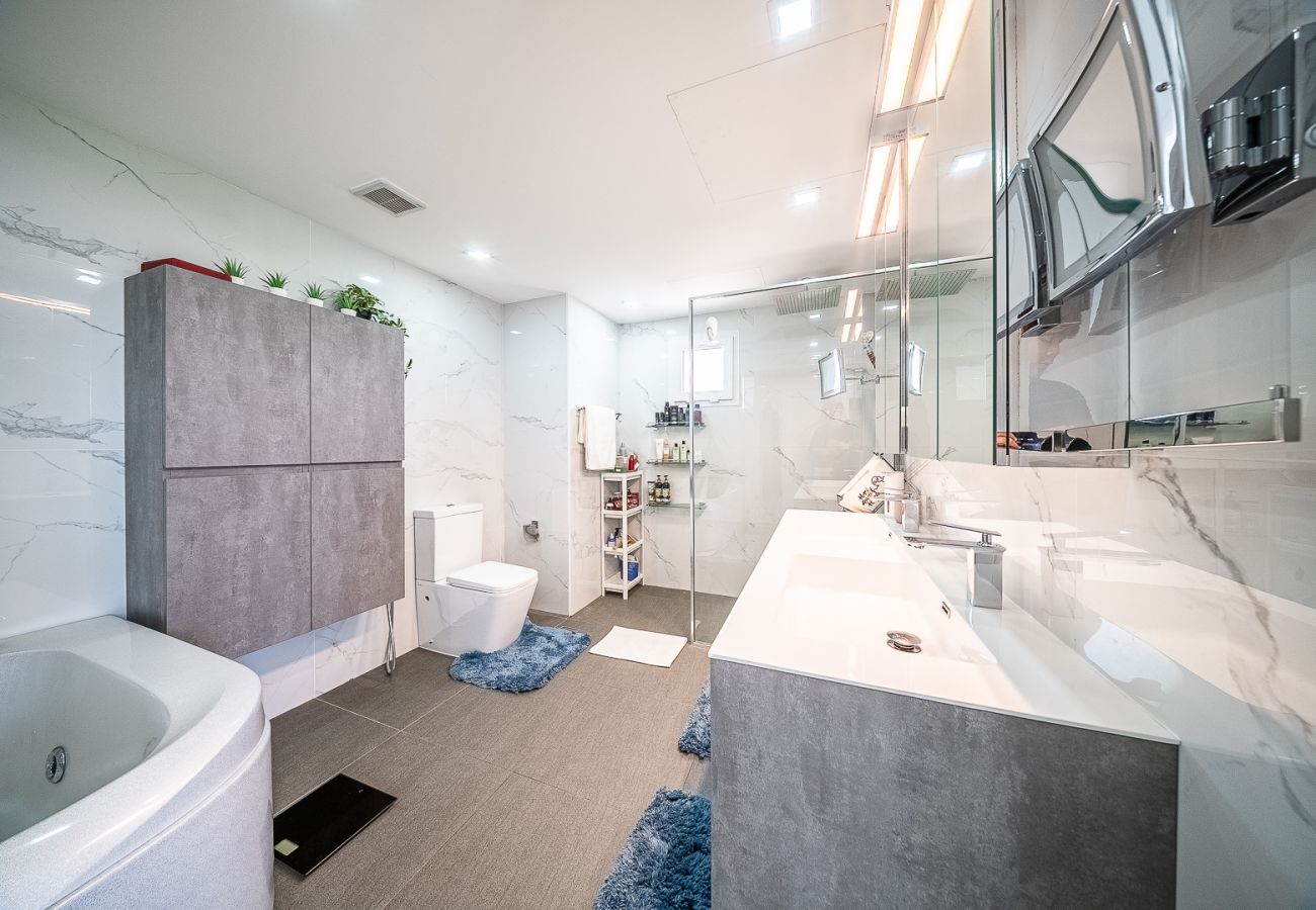 别墅 在 Dubai - Luxurious 6-Bedroom Villa with Private Pool, Jacuzzi & Lake View in Meadows 